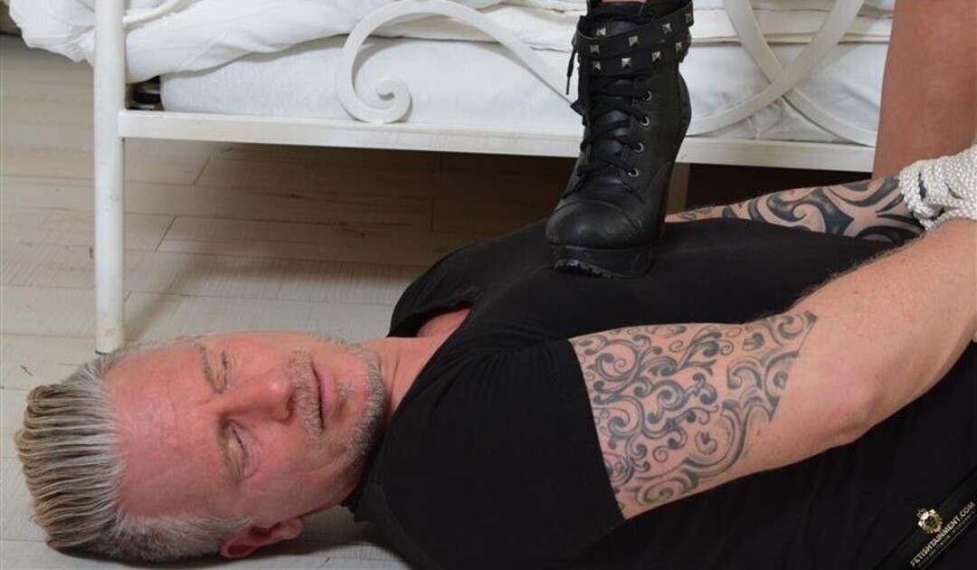 Naakte gelekte OnlyFans-foto van Footlovegirls #1994