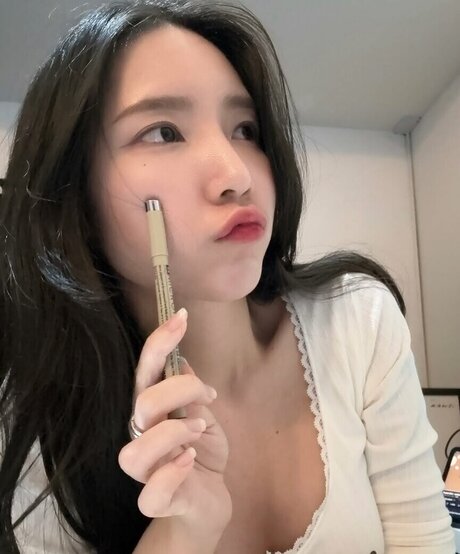Naakte gelekte OnlyFans-foto van Mena Noona