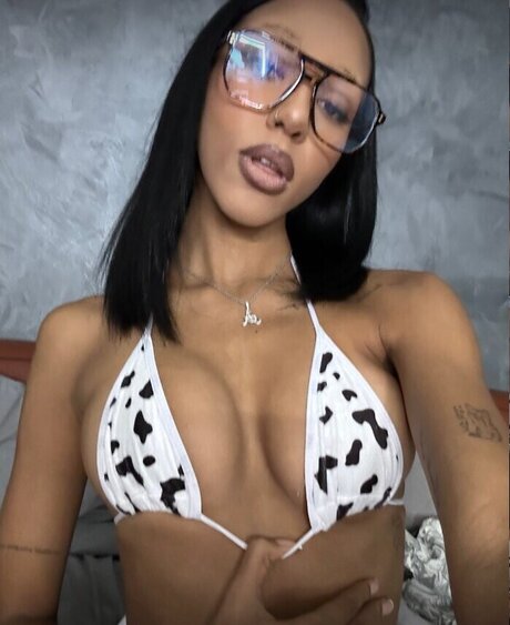 Naakte gelekte OnlyFans-foto van Aalishass Alishakone