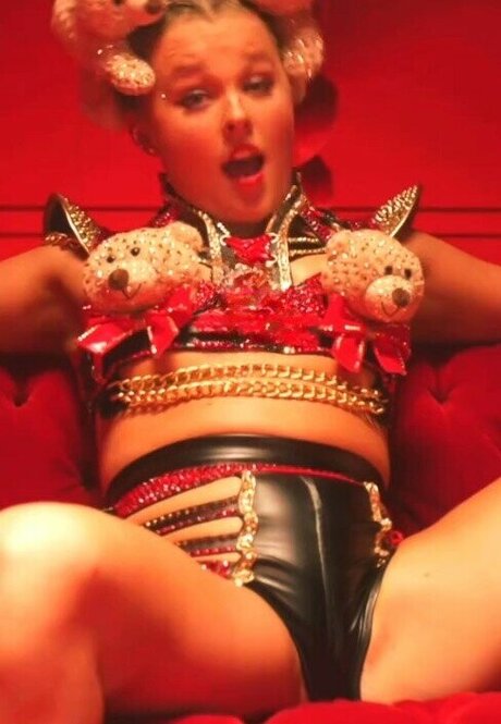 Celebrity Guilty Pleasures & Underrated Women