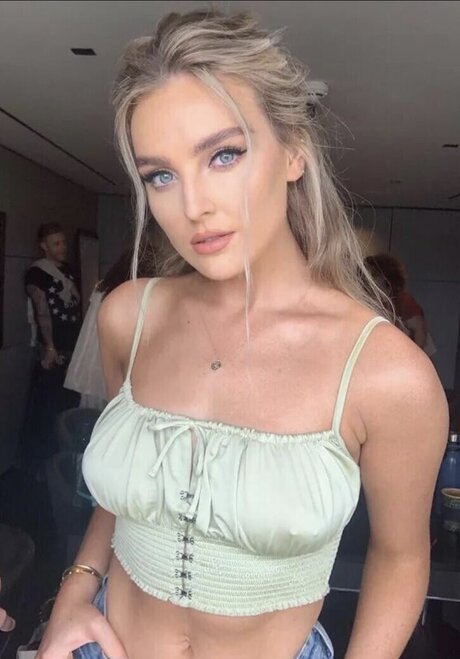 Celebrity Guilty Pleasures & Underrated Women