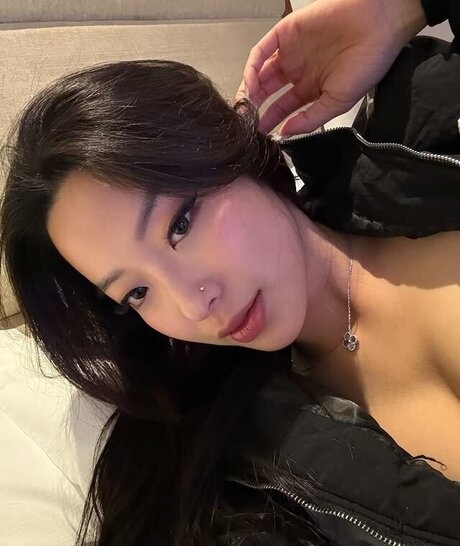 Naakte gelekte OnlyFans-foto van Winnie Chang
