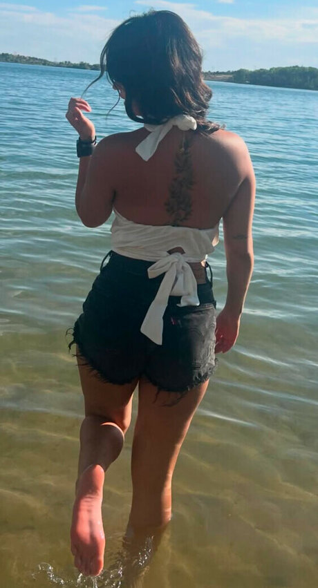 Naakte gelekte OnlyFans-foto van Arleigh Burke