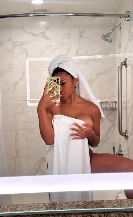 Naakte gelekte OnlyFans-foto van Faithgbd