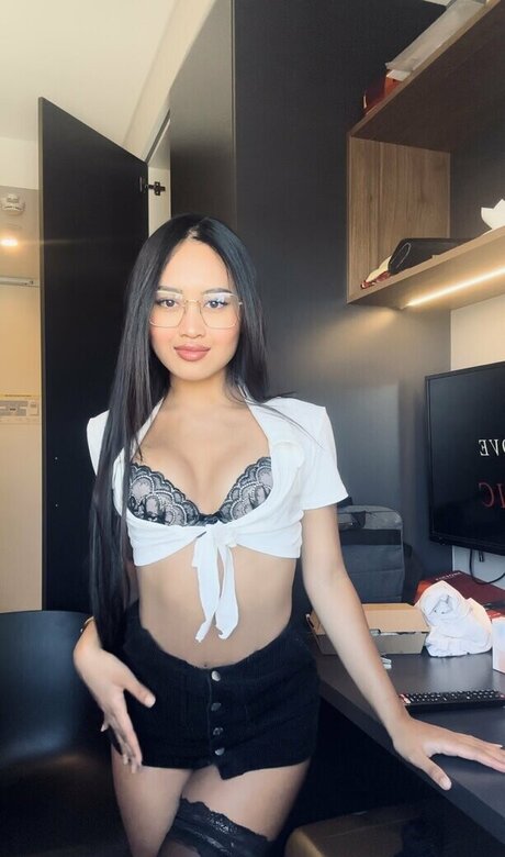 Naakte gelekte OnlyFans-foto van Mirasong