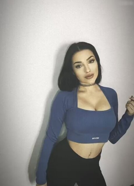 Naakte gelekte OnlyFans-foto van Nikoleta Milenova