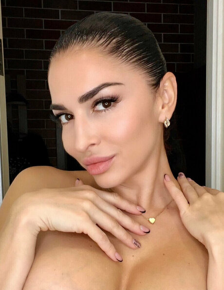 Naakte gelekte OnlyFans-foto van Caroline Asmr