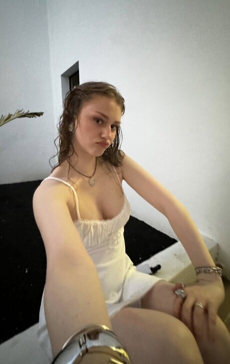Naakte gelekte OnlyFans-foto van Yana Clare
