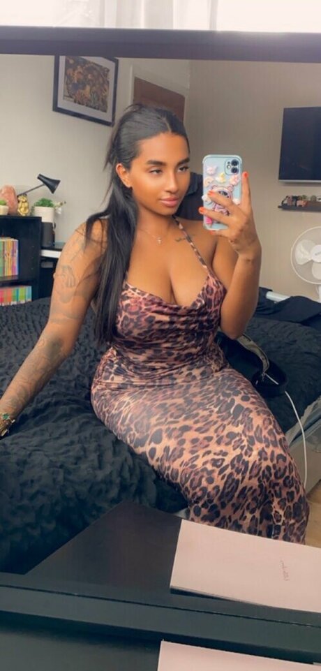 Naakte gelekte OnlyFans-foto van Justluxxxx
