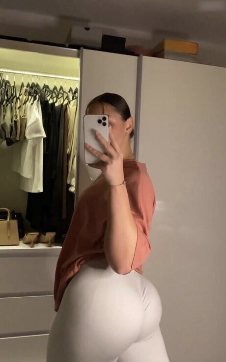 Naakte gelekte OnlyFans-foto van Annetthr