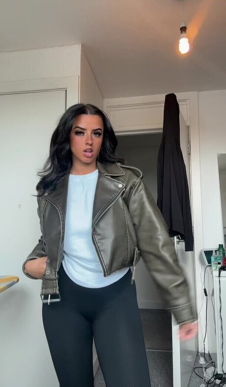 Naakte gelekte OnlyFans-foto van Casey Penmann