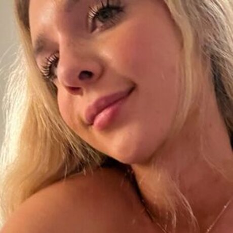 Naakte gelekte OnlyFans-foto van Gabbie Carter