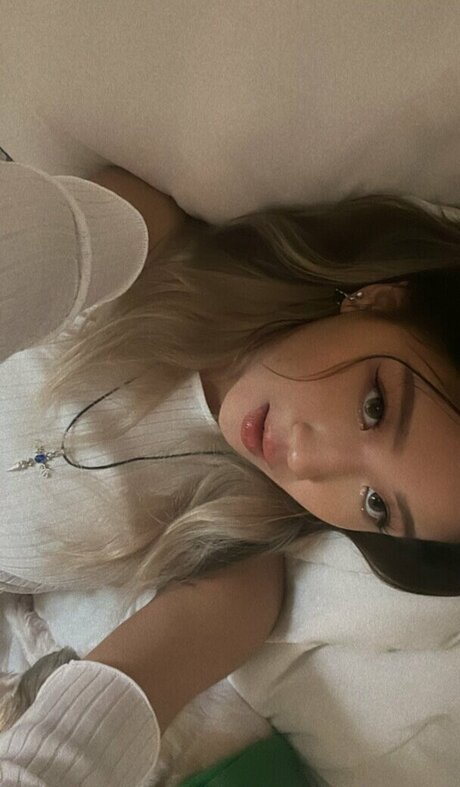 Naakte gelekte OnlyFans-foto van Bbyingni