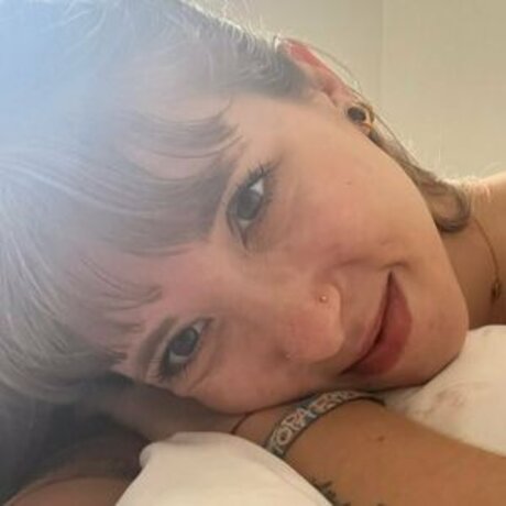 Naakte gelekte OnlyFans-foto van Paupeach