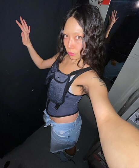 Naakte gelekte OnlyFans-foto van Sasami Ashworth