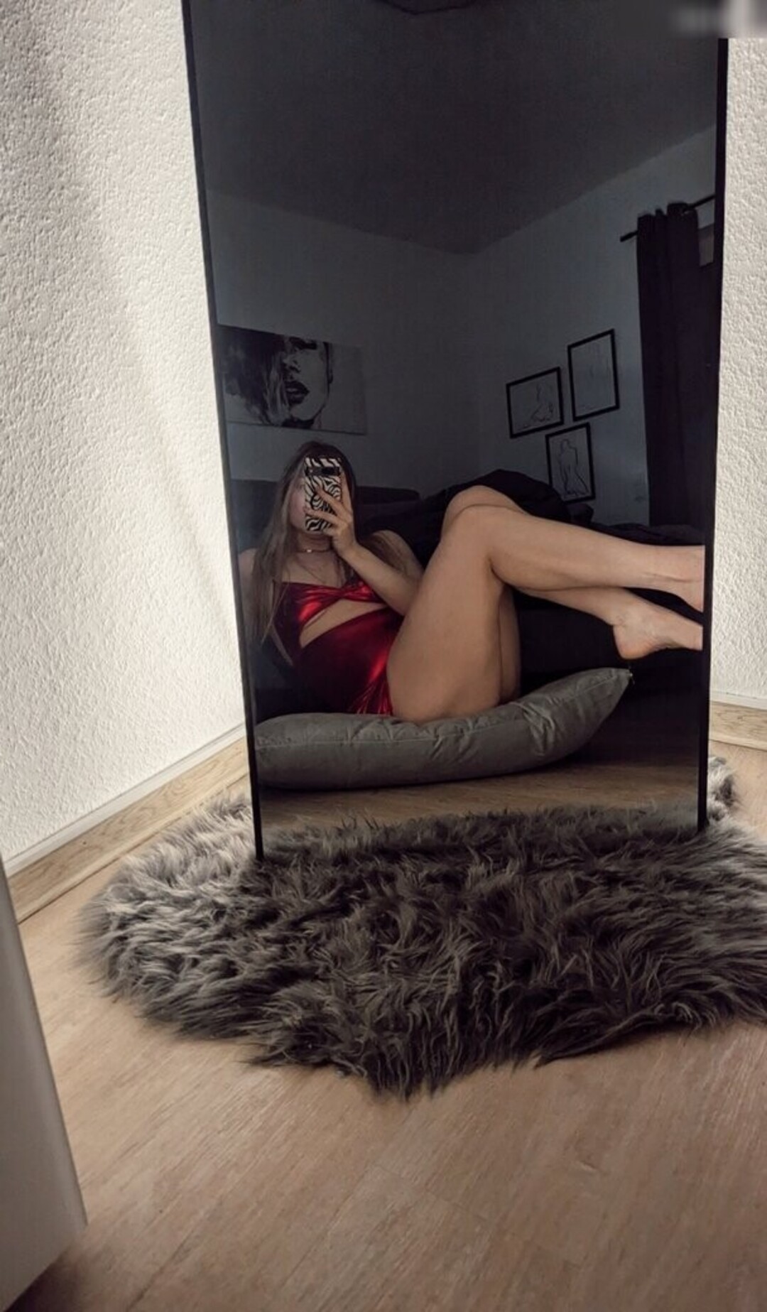 Naakte gelekte OnlyFans-foto van Neeviliciouz #1002