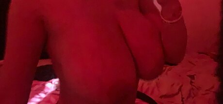 Naakte gelekte OnlyFans-foto van Valenroodriguez02
