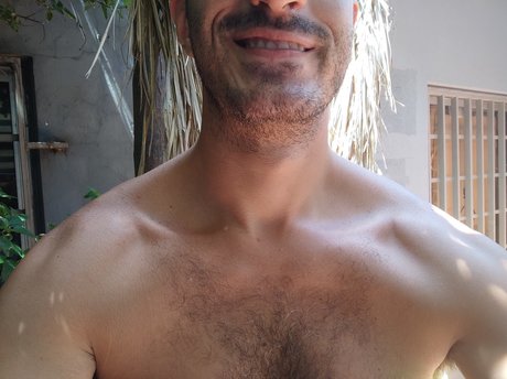 Naakte gelekte OnlyFans-foto van Latin Sheep