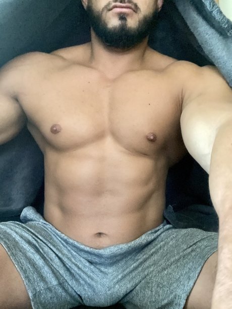 Naakte gelekte OnlyFans-foto van Latinmuscles