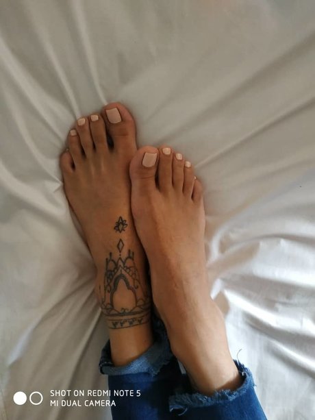 Naakte gelekte OnlyFans-foto van Elena Hamoudy