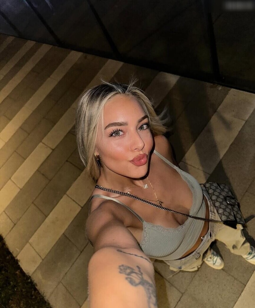 Naakte gelekte OnlyFans-foto van Prominent #1857