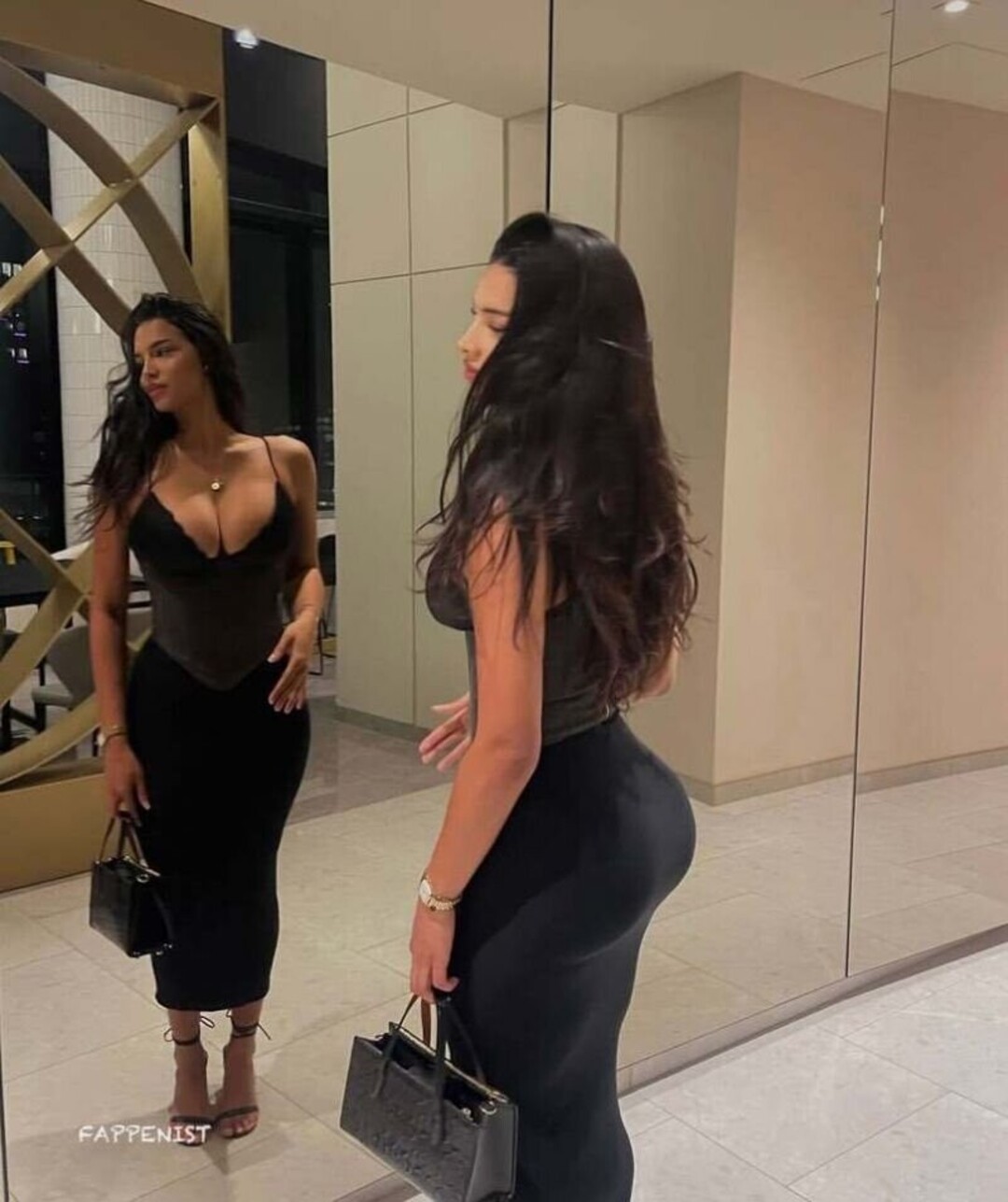 Naakte gelekte OnlyFans-foto van Prominent #1942