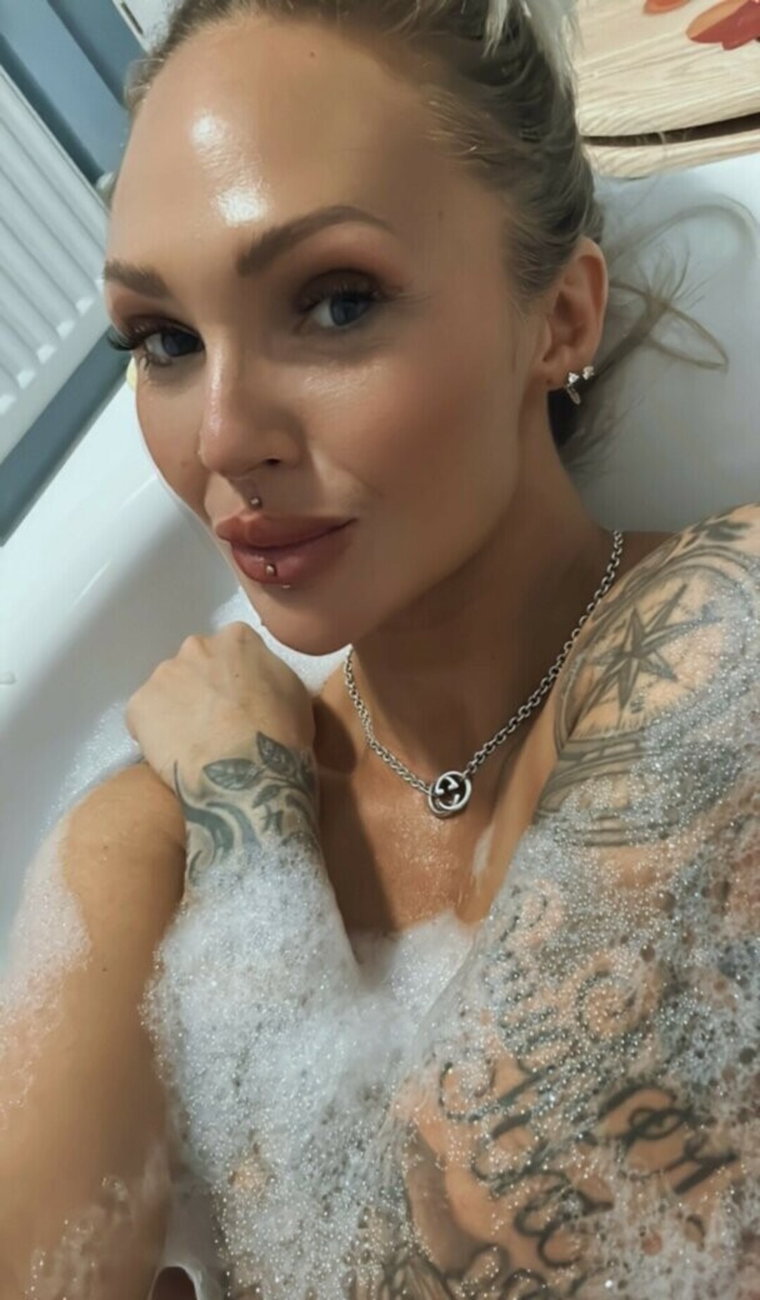 Naakte gelekte OnlyFans-foto van Camilla Jayne #1086