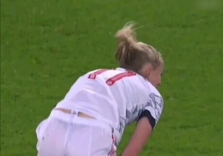 Naakte gelekte OnlyFans-foto van Dfb Damen