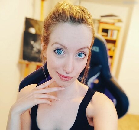 Naakte gelekte OnlyFans-foto van Einfachsonina