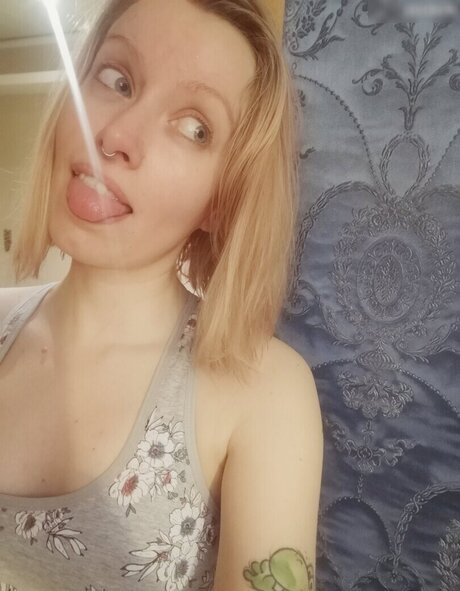 Naakte gelekte OnlyFans-foto van Einfachsonina