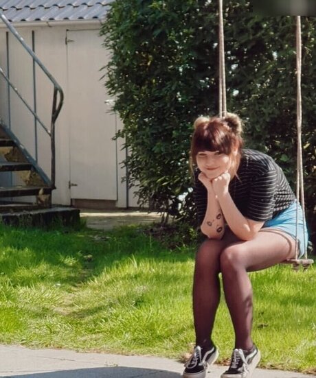 Naakte gelekte OnlyFans-foto van Lena Vanille