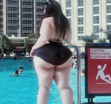 Naakte gelekte OnlyFans-foto van Lania Fawn