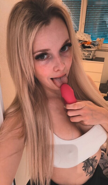 Feliz R. Nicole