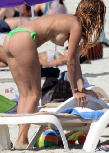 Naakte gelekte OnlyFans-foto van Veronica Maya