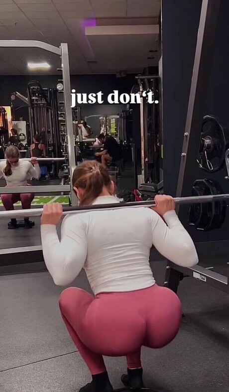 Naakte gelekte OnlyFans-foto van Leona Maronn