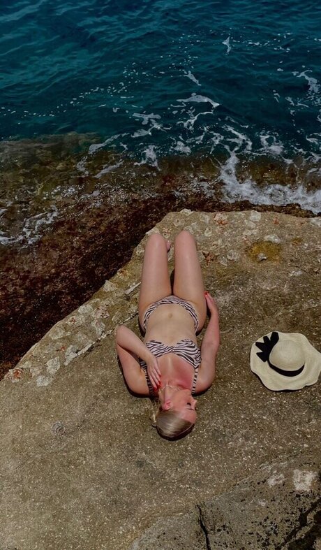 Naakte gelekte OnlyFans-foto van Michelle Knaub