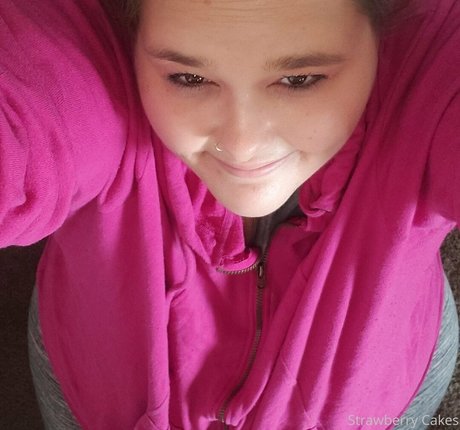 Naakte gelekte OnlyFans-foto van Strawberrycakes