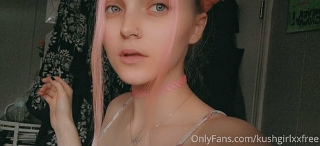 Naakte gelekte OnlyFans-foto van Kushgirlxxfree