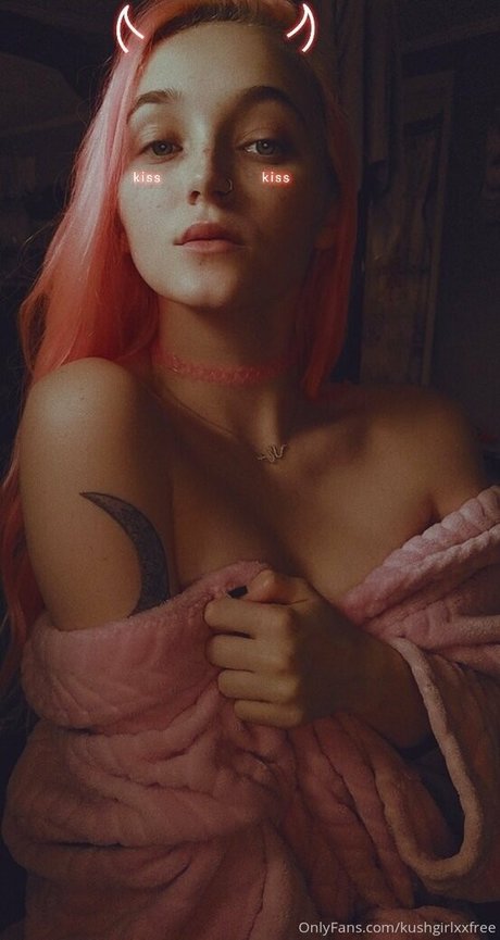 Naakte gelekte OnlyFans-foto van Kushgirlxxfree