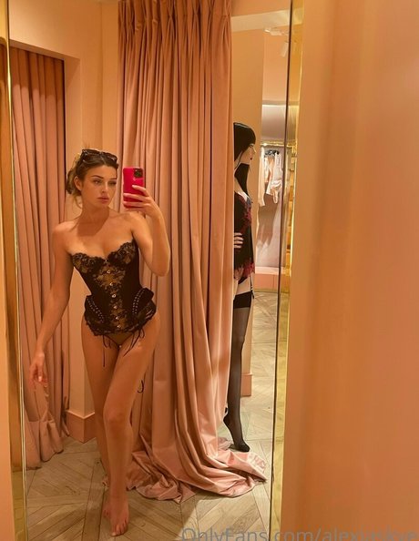 Naakte gelekte OnlyFans-foto van Alexiaskye