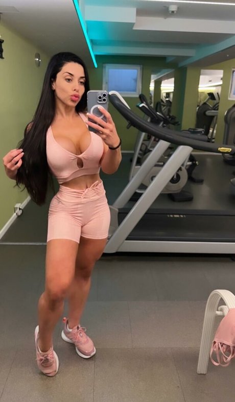 Naakte gelekte OnlyFans-foto van Luiza Marcato