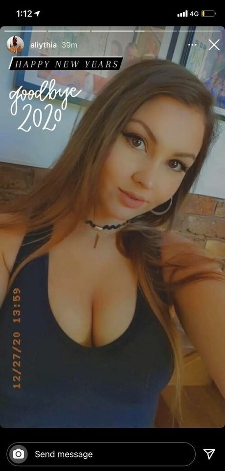 Naakte gelekte OnlyFans-foto van Aliythia
