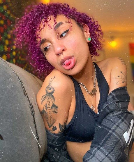 Naakte gelekte OnlyFans-foto van Sierra Love