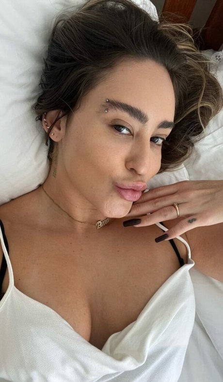 Naakte gelekte OnlyFans-foto van Amy Reis