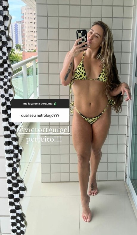 Naakte gelekte OnlyFans-foto van Amy Reis