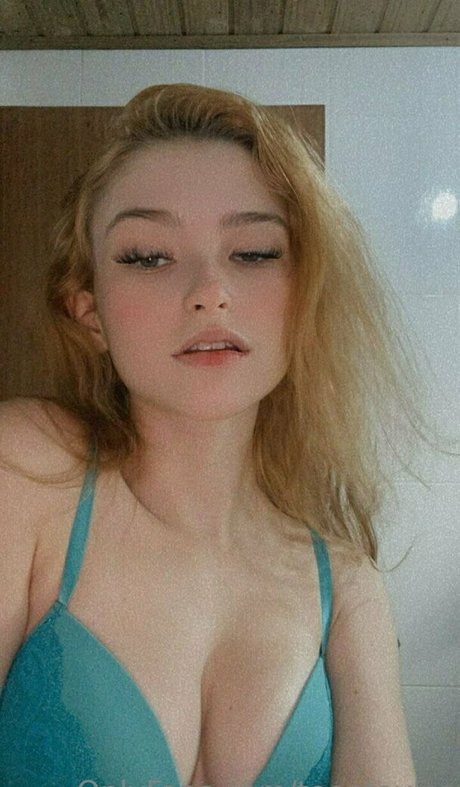 Naakte gelekte OnlyFans-foto van Teentaylor