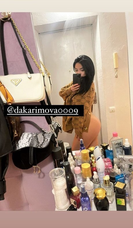 Naakte gelekte OnlyFans-foto van Zhansaya Dakarimova