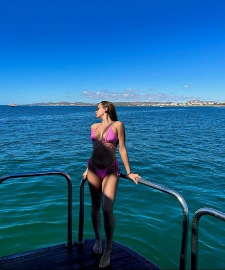 Naakte gelekte OnlyFans-foto van Isamariduena