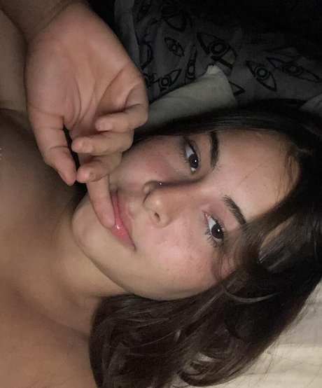 Naakte gelekte OnlyFans-foto van Rere Schneider