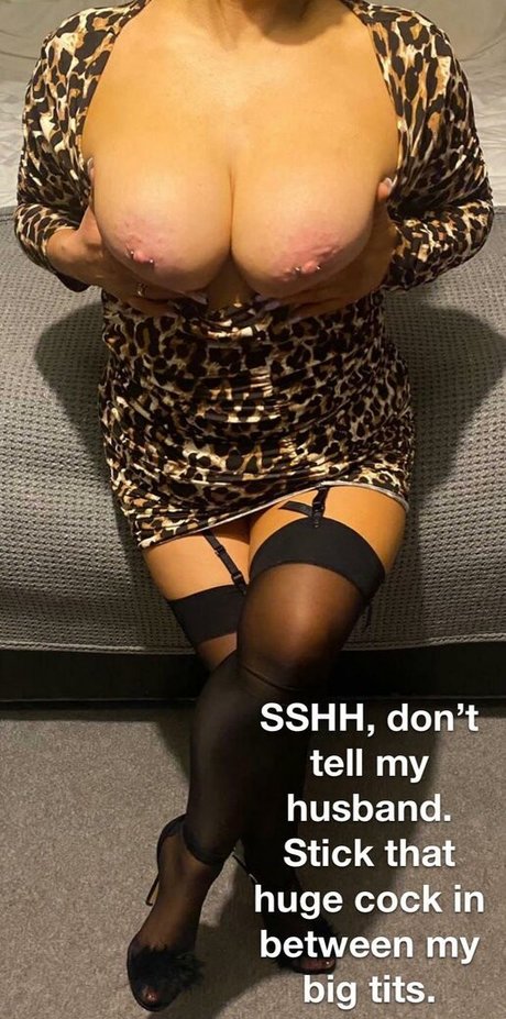 Naakte gelekte OnlyFans-foto van Holytits